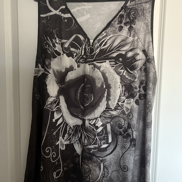 5/$25 Chic Floral Black and Gray Tank Top - Picture 4 of 6